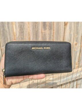 Michael Kors Large Zip Around Wallet Crossgrain Leather Black Gold